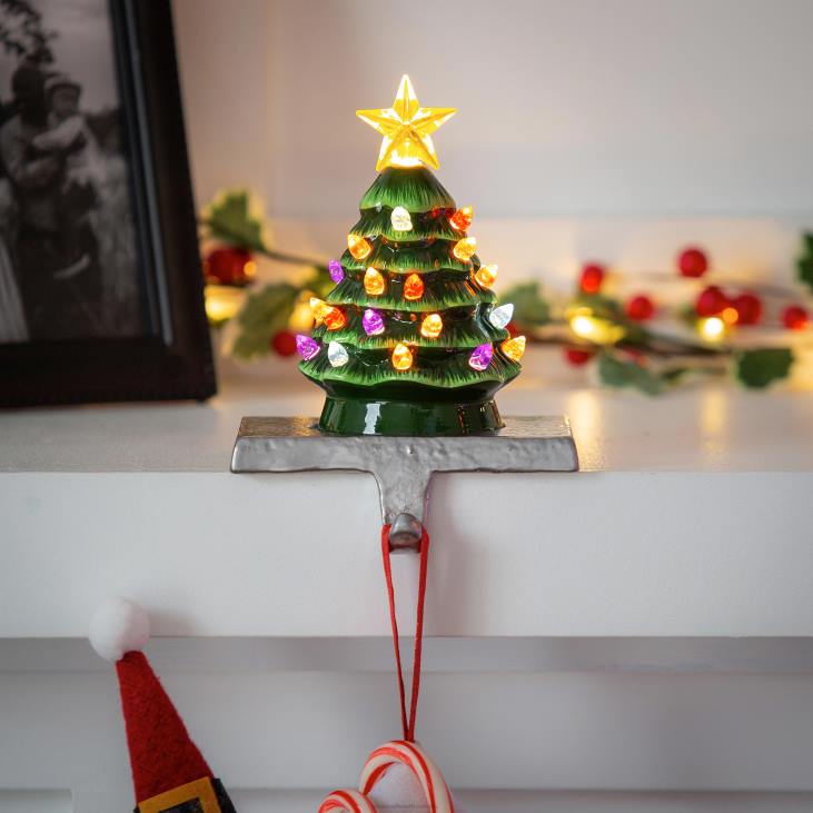 hooajalised ja kingitused 820L2236 valgustatud keraamiline jõulupuu sukkariide Plow & Hearth