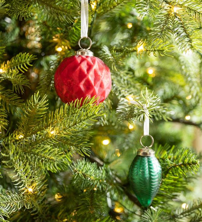 hooajalised ja kingitused 820L2243 ülisuured klaasist kuuseehted, komplektis 12 tk - punane/roheline/kuldne Plow & Hearth