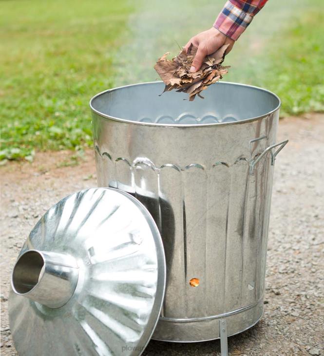 hoov & aed 820L990 tsingitud metallist aia-/kodupõletusahju jäätmepurk Plow & Hearth