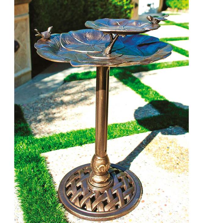 hoov & aed 820L831 mitmetasandiline liiliapadjake metallist linnuvann - messing Plow & Hearth