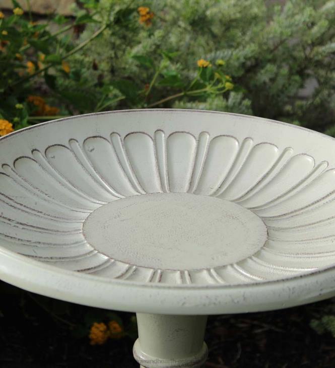 hoov & aed 820L841 kingstoni vintage valge seisev metallist linnuvann pjedestaalil Plow & Hearth