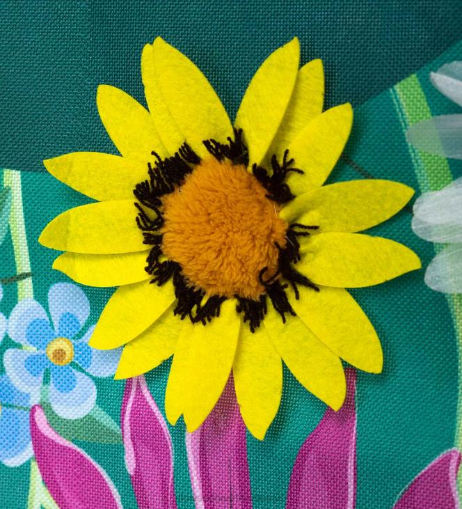 hoov & aed 820L623 metsalilled tervitavad mõisalippu Plow & Hearth