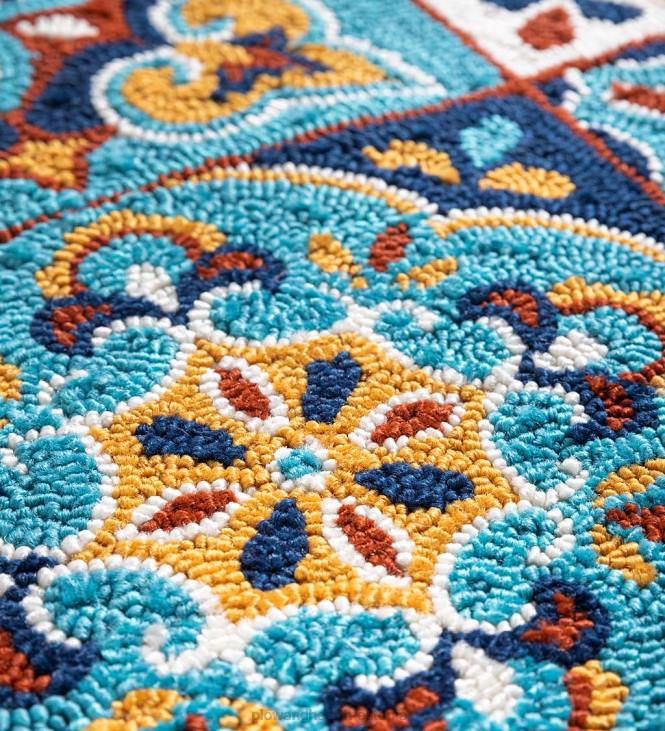 majatarbed 820L1289 sise-/välisplaatidest inspireeritud konksuga polüpropüleenist aktsentvaip Plow & Hearth