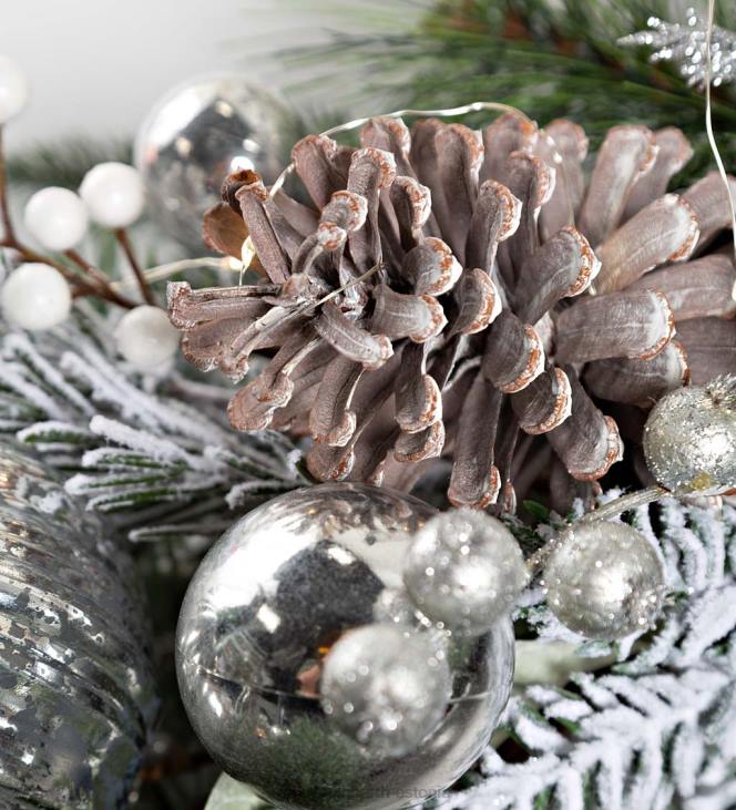 majatarbed 820L1712 valgustatud hõbedane igihaljas pühadepärg Plow & Hearth