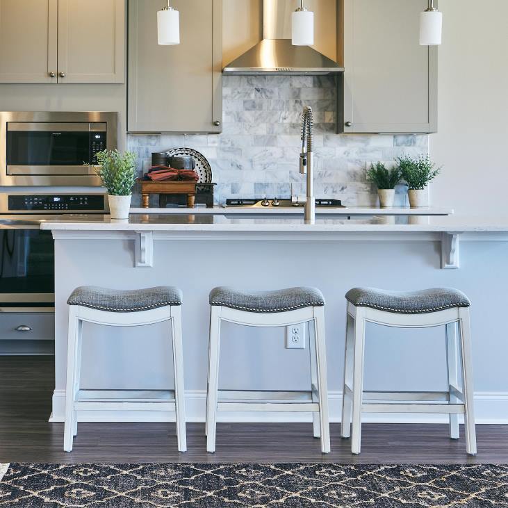 mööbel 820L2056 clara sadulaistme baaritool - valge Plow & Hearth